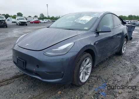 2023 Tesla Model Y Awd/Long Range Dual Motor All-Wheel Drive z USA, uszkodzony, nr VIN 7SAYGDEE5PF895364